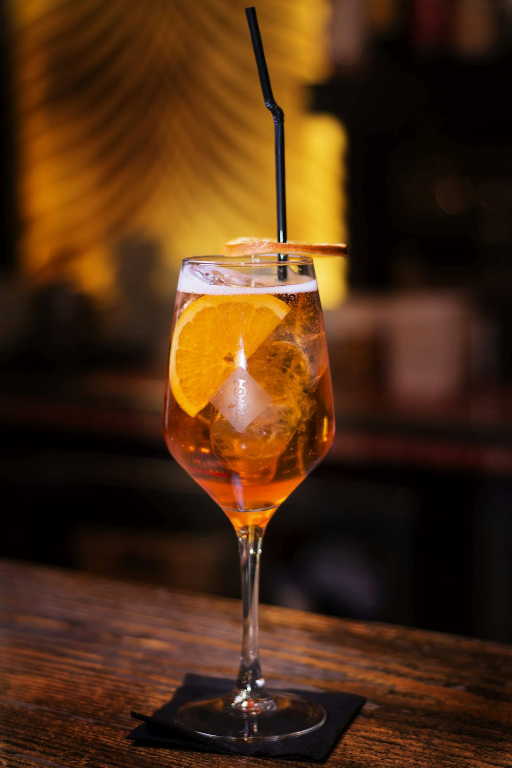 Aperol Spritz mit Orangenscheibe